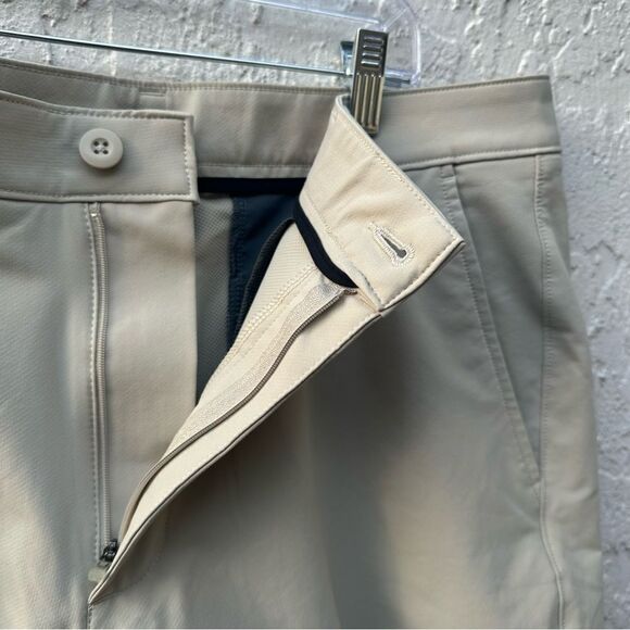 UNDER ARMOUR Shorts Men Size 36 Chino Golf Performance Stretch Beige Khaki - Picture 2 of 5